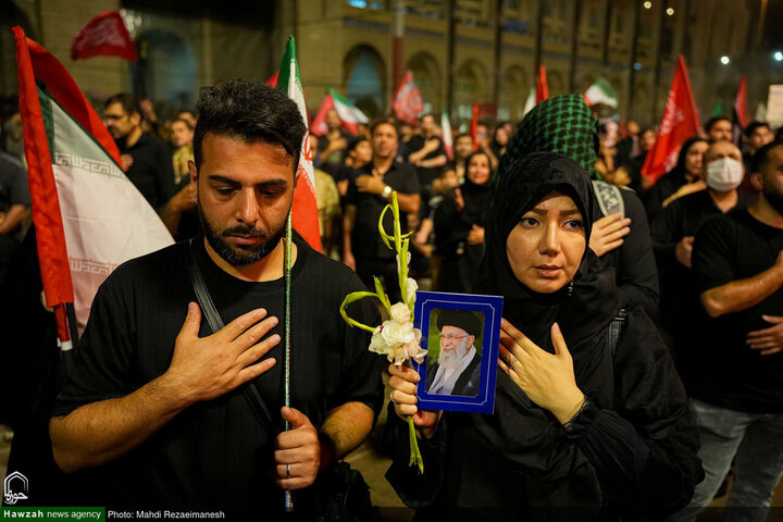 Photos/ Iran : la population rend hommage au guide martyr Ayatollah Seyed Ali Khamenei à la Mosquée Imam Khomeini