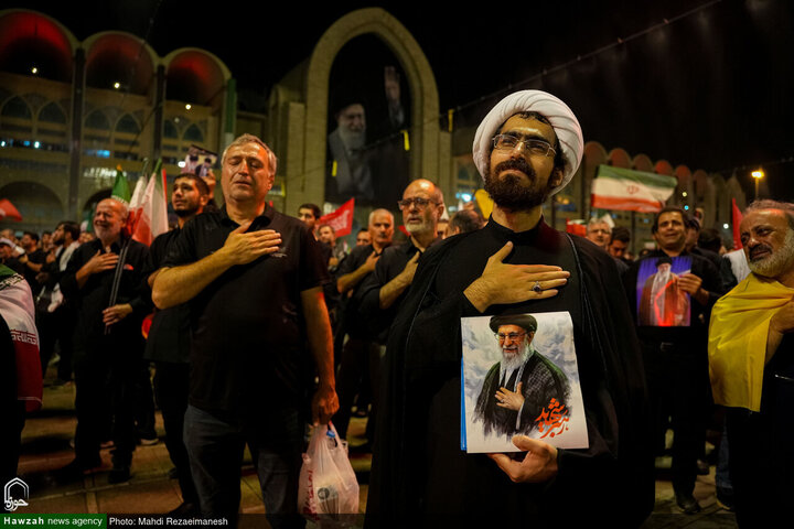 Photos/ Iran : la population rend hommage au guide martyr Ayatollah Seyed Ali Khamenei à la Mosquée Imam Khomeini