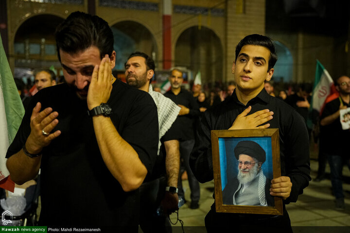 Photos/ Iran : la population rend hommage au guide martyr Ayatollah Seyed Ali Khamenei à la Mosquée Imam Khomeini