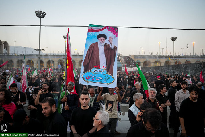 Photos/ Iran : la population rend hommage au guide martyr Ayatollah Seyed Ali Khamenei à la Mosquée Imam Khomeini