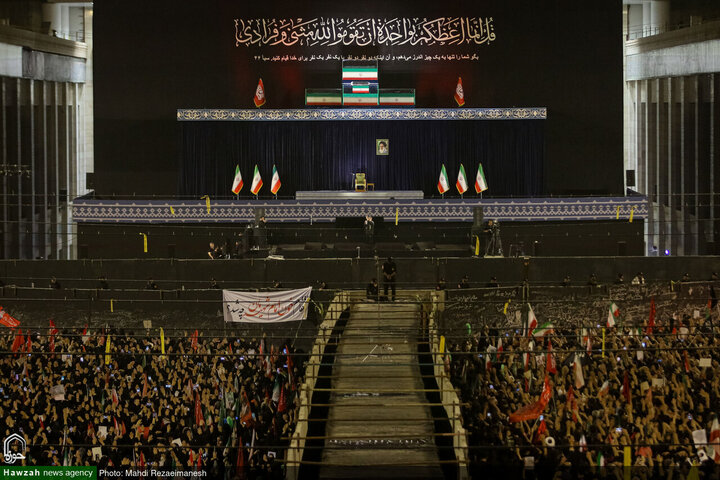 Photos/ Iran : la population rend hommage au guide martyr Ayatollah Seyed Ali Khamenei à la Mosquée Imam Khomeini