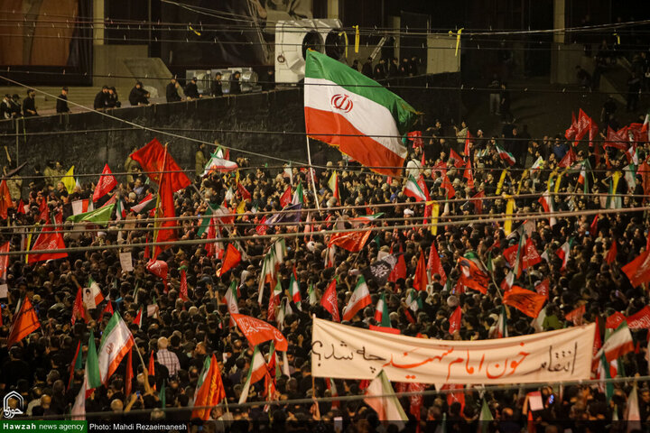 Photos/ Iran : la population rend hommage au guide martyr Ayatollah Seyed Ali Khamenei à la Mosquée Imam Khomeini