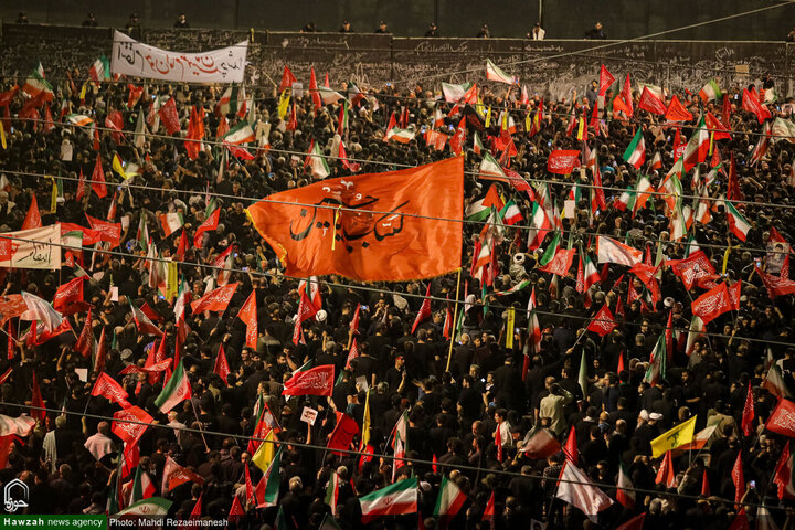 Photos/ Iran : la population rend hommage au guide martyr Ayatollah Seyed Ali Khamenei à la Mosquée Imam Khomeini