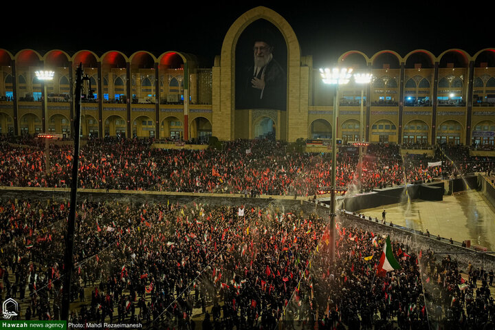 Photos/ Iran : la population rend hommage au guide martyr Ayatollah Seyed Ali Khamenei à la Mosquée Imam Khomeini