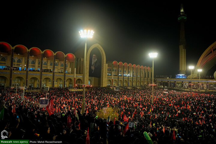Photos/ Iran : la population rend hommage au guide martyr Ayatollah Seyed Ali Khamenei à la Mosquée Imam Khomeini