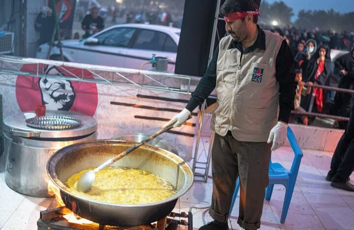 تصاویر/ برپایی موکب چایخانه «امام مهربانی ها»ی جویبار، جهت میزبانی از بدرقه کنندگان رهبر شهید (ره) در تهران