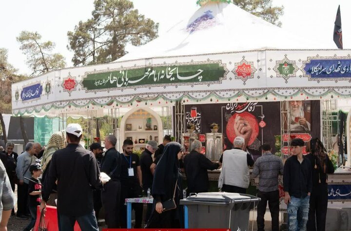 تصاویر/ برپایی موکب چایخانه «امام مهربانی ها»ی جویبار، جهت میزبانی از بدرقه کنندگان رهبر شهید (ره) در تهران