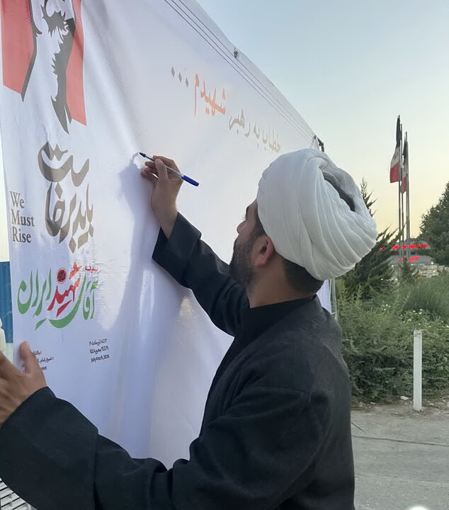 تصاویر/ خدمات‌رسانی گروه جهادی شهید حججی کاشان به زائران امام شهید