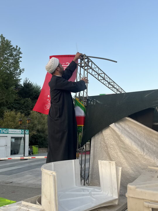 تصاویر/ خدمات‌رسانی گروه جهادی شهید حججی کاشان به زائران امام شهید