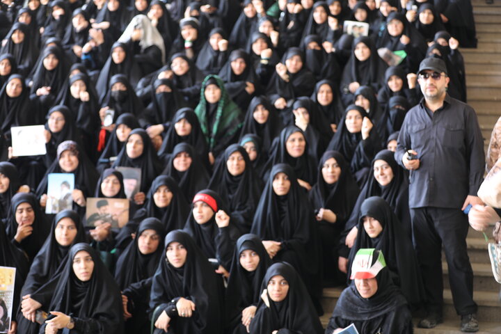 تصاویر/ اجرای سوگواره آیینی نمایشی در مراسم وداع و تشییع رهبر شهید