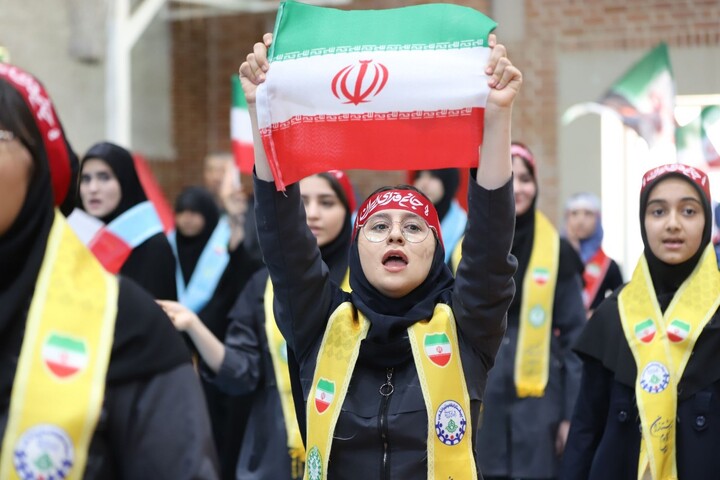 تصاویر / سوگواره بزرگ "باید برخاست" با حضور ۱۵۰۰ نفری دانش آموزان پیشتاز در تبریز