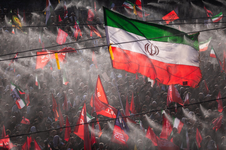 تصاویر/ اقامه نماز بر پیکر مطهر امام مجاهد شهید حضرت آیت‌الله العظمی سیدعلی خامنه‌ای و شهدای خانواده ایشان