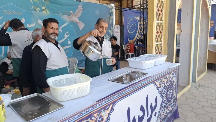 تصاویر/خدمت رسانی کانون های خدمت رضوی منطقه کاشان به زائرین رهبرشهید
