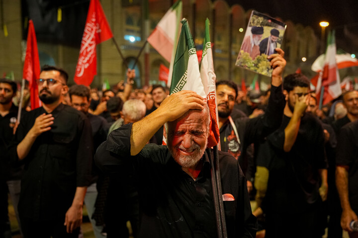 تصاویر/ آخرین دیدار ملت مبعوث با پیکر مطهر قائد شهید حضرت آیت‌الله خامنه ای