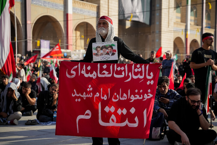 تصاویر/ آخرین دیدار ملت مبعوث با پیکر مطهر قائد شهید حضرت آیت‌الله خامنه ای