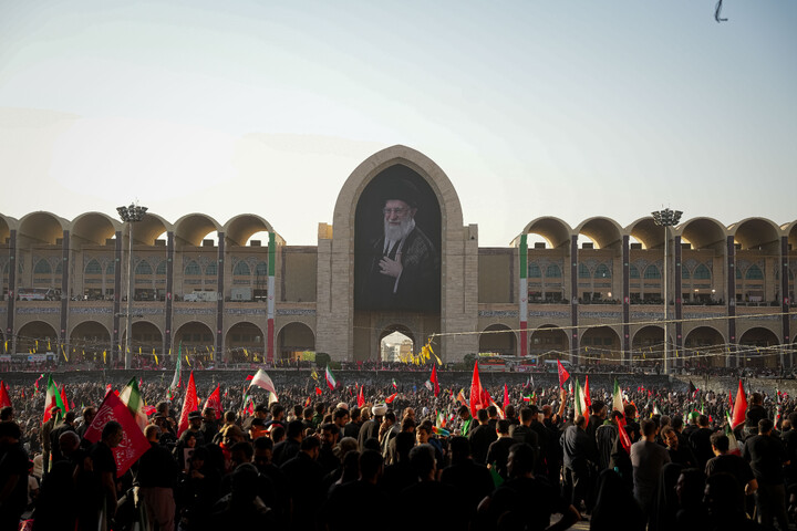 تصاویر/ آخرین دیدار ملت مبعوث با پیکر مطهر قائد شهید حضرت آیت‌الله خامنه ای