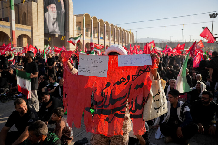 تصاویر/ آخرین دیدار ملت مبعوث با پیکر مطهر قائد شهید حضرت آیت‌الله خامنه ای