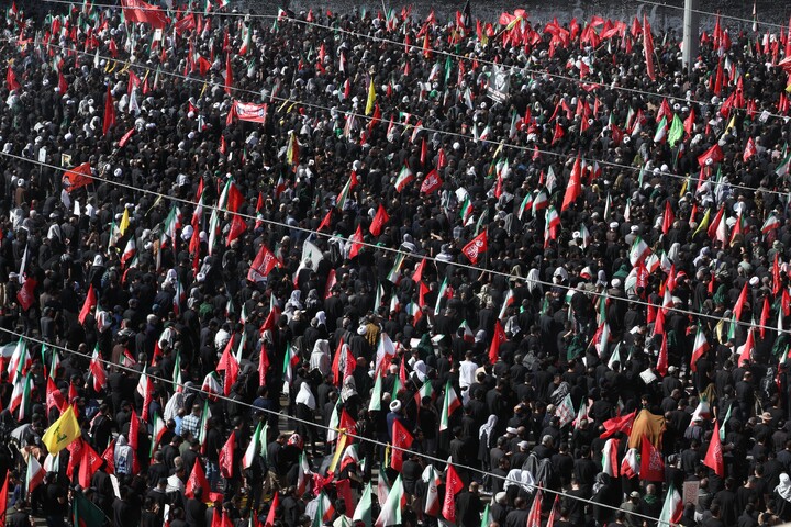 رہبرِ شہید کی نمازِ جنازہ کے موقع پر رقت آمیز مناظر+ویڈیو