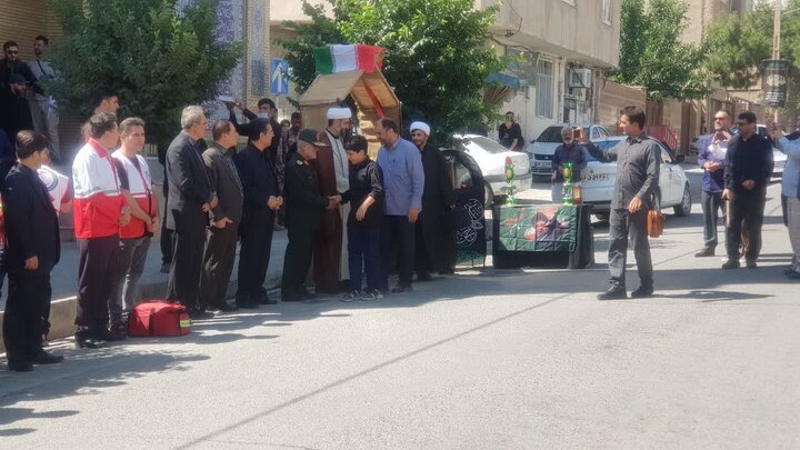 تصاویر/بدرقه کاروان زائران کامیارانی اعزامی به مراسم تشییع پیکر  رهبر شهید در تهران