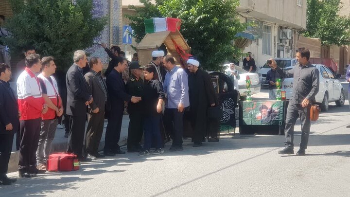 تصاویر/بدرقه کاروان زائران کامیارانی اعزامی به مراسم تشییع پیکر  رهبر شهید در تهران