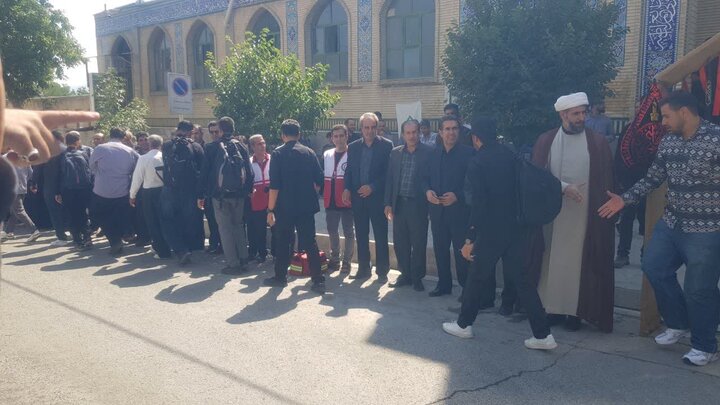 تصاویر/بدرقه کاروان زائران کامیارانی اعزامی به مراسم تشییع پیکر  رهبر شهید در تهران