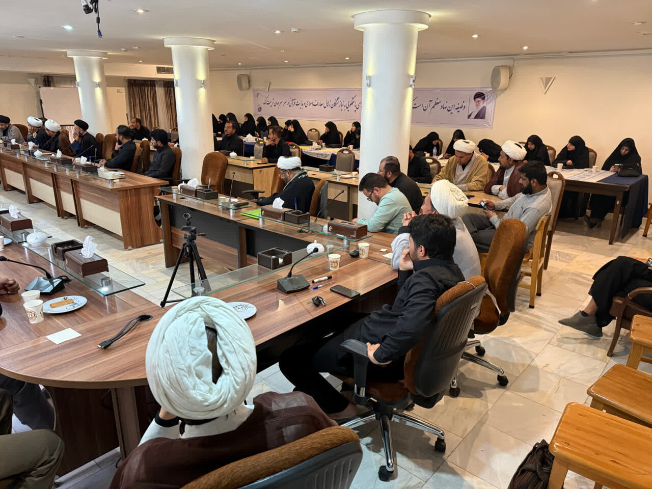 نشست مبلغان در ایام تشییع امام شهید با موضوع ابعاد تمدنی تشییع قائد شهید در جامعه المصطفی العالمیه  نمایندگی خراسان