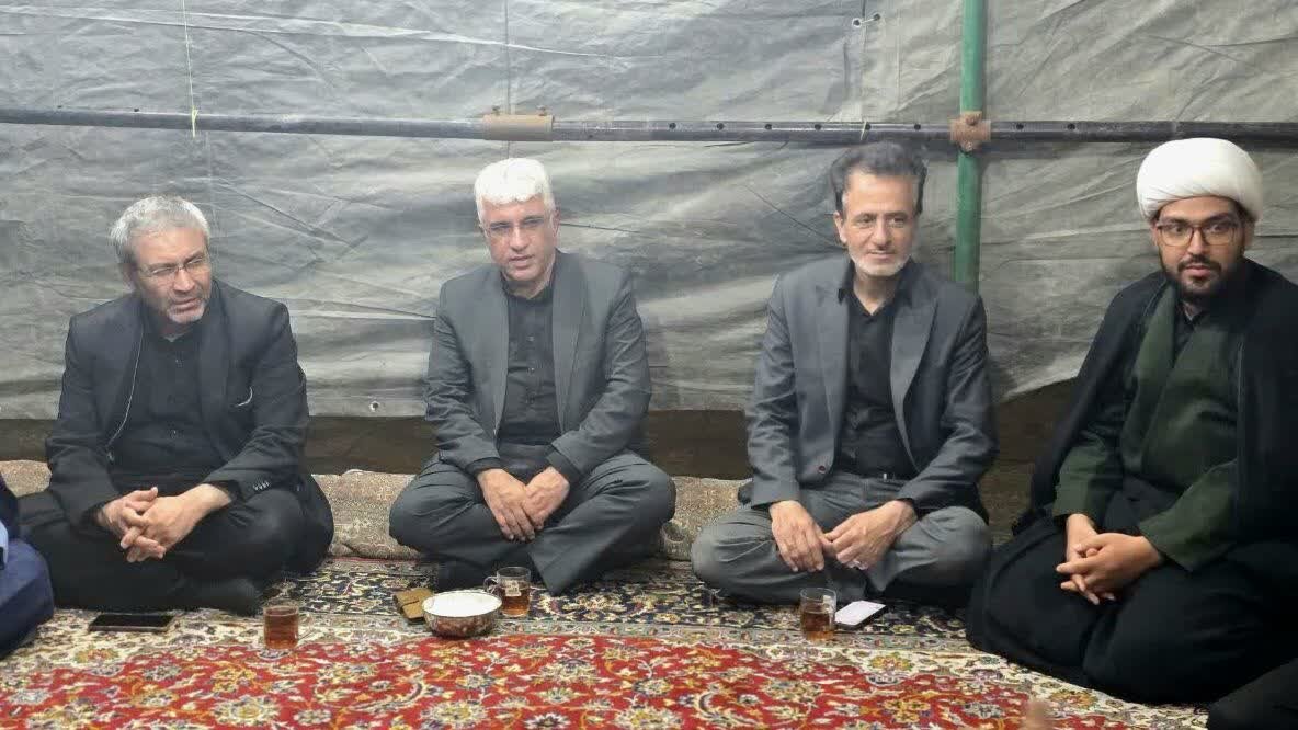 بازدید امام جمعه آران و بیدگل به همراه فرماندار از مواکب خدمت‌رسانی به زائران رهبر شهید