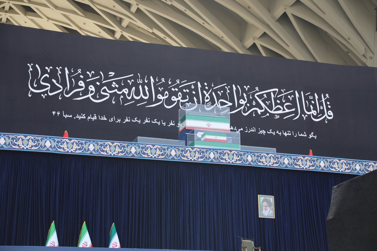 شرکت در تشییع رهبر شهید تضمین تحقق اهداف ۴۷ساله انقلاب است