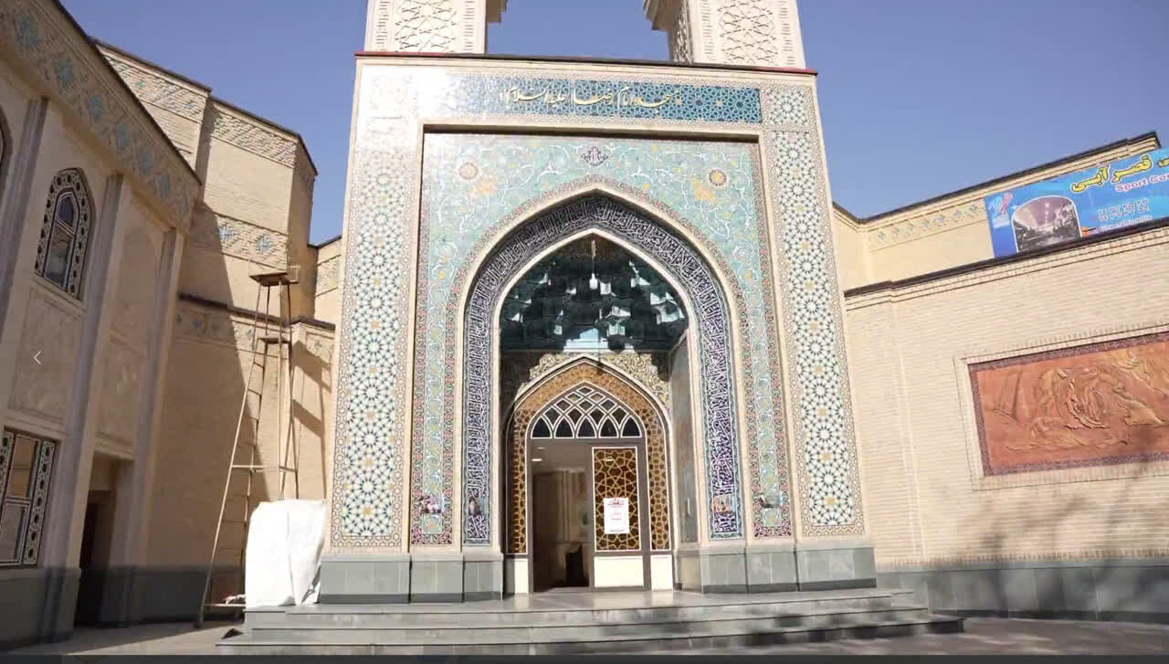 فیلم | استقبال و خدمات رسانی مدرسه علمیه امام خمینی (ره) ازگل از زائرین قائد شهید
