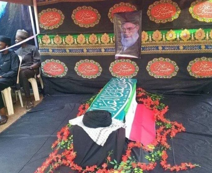 تشييع رمزي لقائد الثورة الشهيد بمشاركة واسعة في نيجيريا (فيديو وصور)