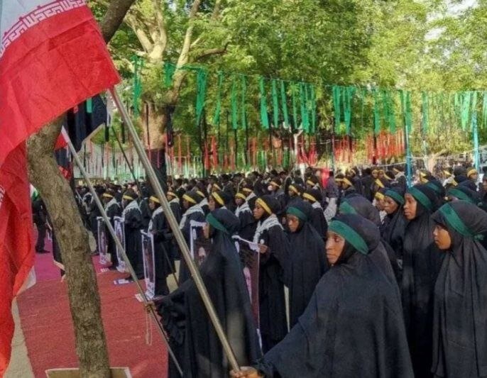 تشييع رمزي لقائد الثورة الشهيد بمشاركة واسعة في نيجيريا (فيديو وصور)