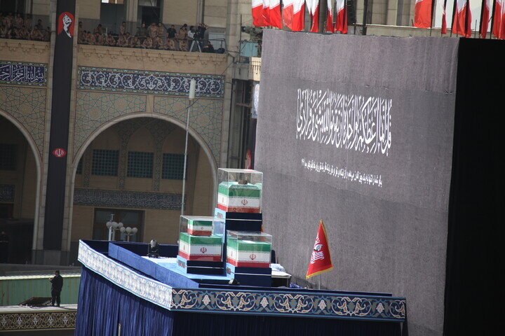 ‘Labbaik Sayyid Mujtaba!’; Menjadi Seruan Rakyat dalam Upacara Perpisahan Pemimpin Syahid Iran