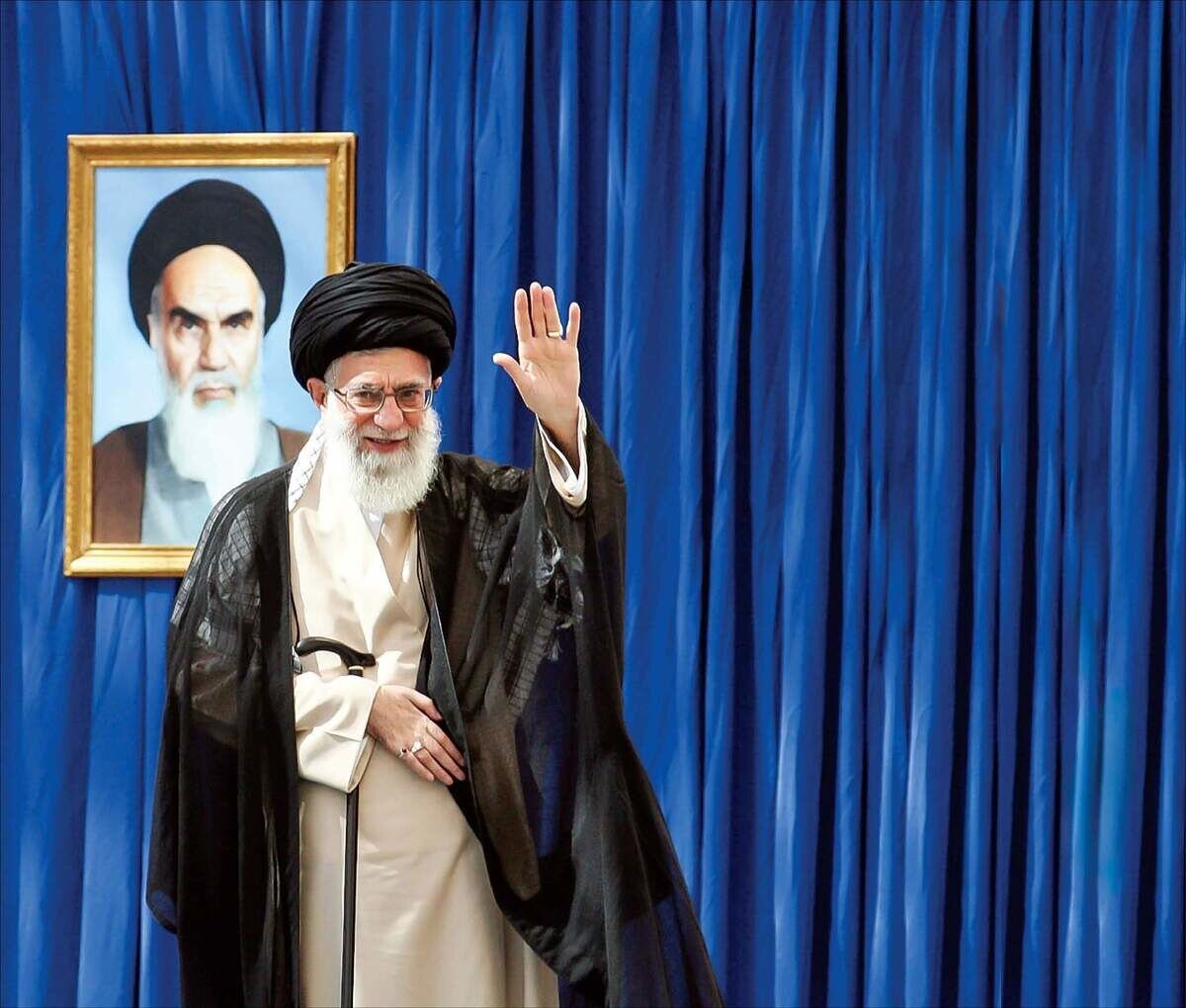 نگاهی به «سیاست از منظر آیت‌الله‌العظمی خامنه‌ای مدظله‌العالی» در یک کتاب