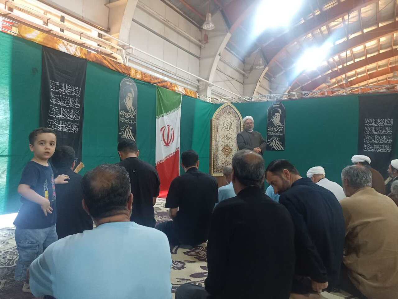 تشییع رهبرشهید به دنیا نشان داد ملت ایران هیچگاه نظام و ولایت فقیه را رها نمیکنند
