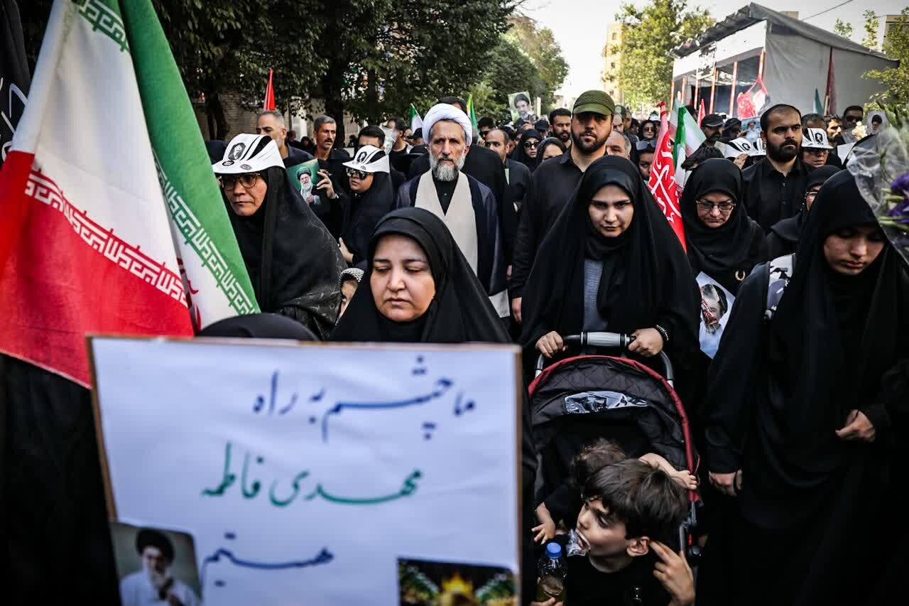 تصاویر / حضور امام جمعه قزوین در مراسم وداع آقای شهید ایران