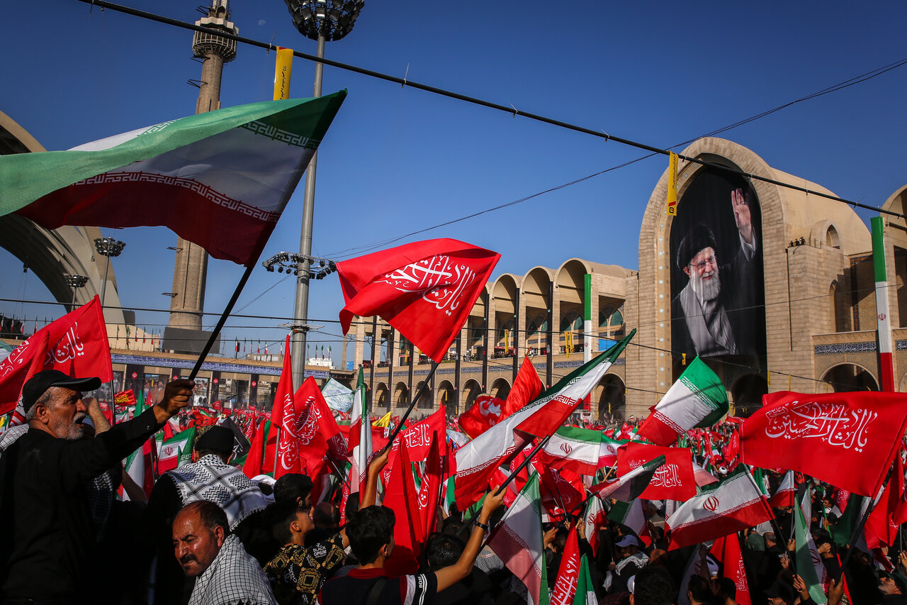 سوگ میں ڈوبا ایران؛ عزم میں بیدار ملت/تشییعِ رہبرِ شہید عالمی ذرائعِ ابلاغ کی توجہ کا مرکز