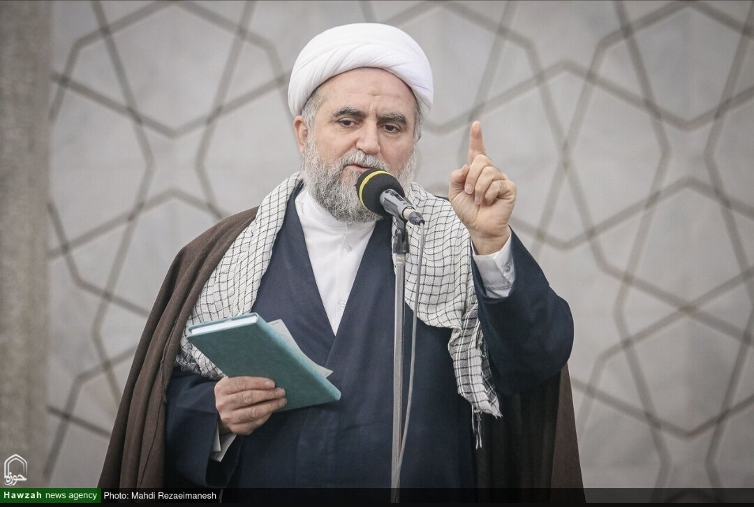 ائمه جماعات ظرفیت‌های علمی و تبلیغی حوزه های علمیه را به محلات منتقل کنند