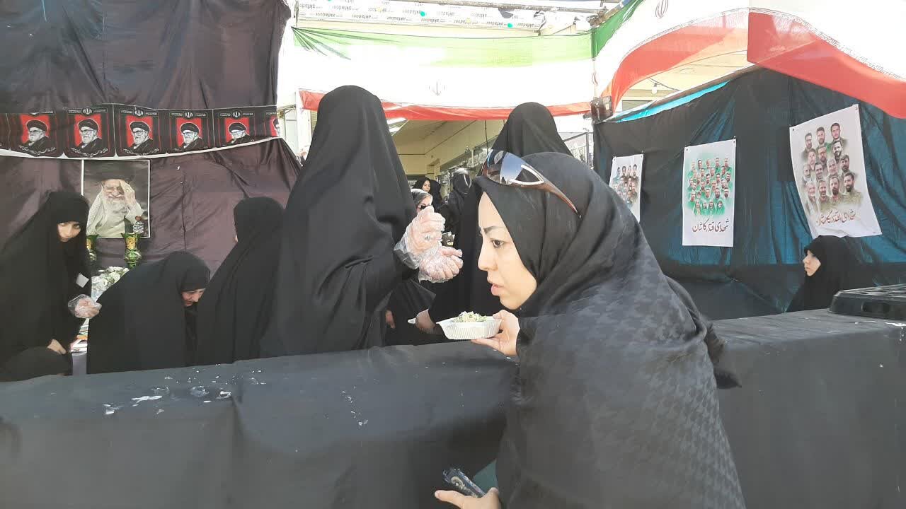 پذیرایی روزانه حدود ۶ هزار نفر از زائران امام شهید در آزادراه سانآرا