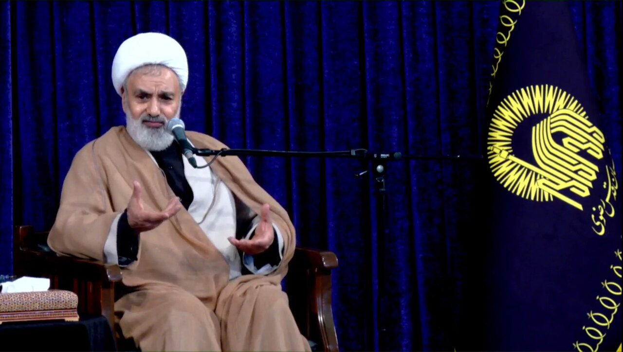 رهبر شهید، الگوی عملی انس با قرآن بودند