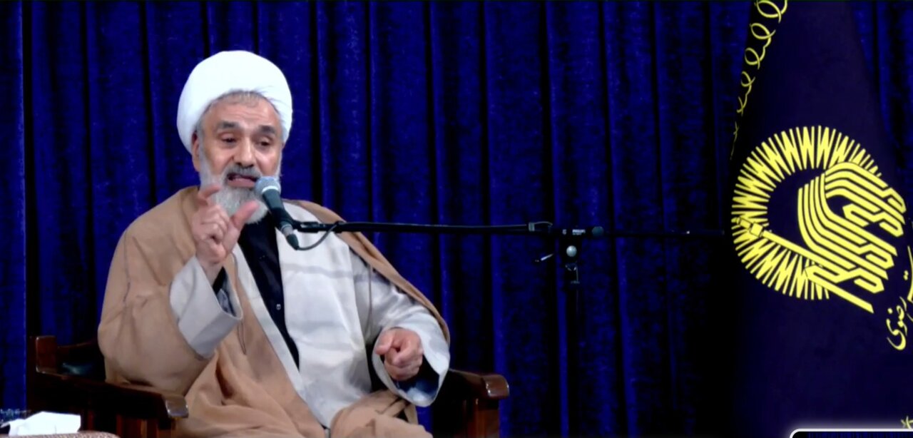 رهبر شهید، الگوی عملی انس با قرآن بودند