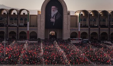 روایتِ شبی که دل‌های یک ملت برای آخرین وداع در مصلی جمع شد