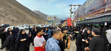 تصاویر/ خدمت رسانی در موکب لاریجانی ها به راهیان مراسم تشییع رهبر شهید (ره)