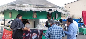 تصاویر/ خدمت رسانی موکب شورای جهادی آمل، به راهیان بدرقه رهبر شهید (ره)