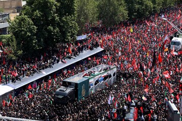 تصاویر/ بدرقه حماسی رهبر شهید انقلاب در تهران