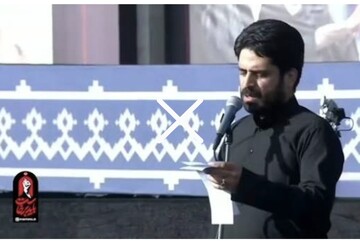 شعر انقلابی محمد رسولی در مراسم نماز بر پیکر رهبر شهید انقلاب
