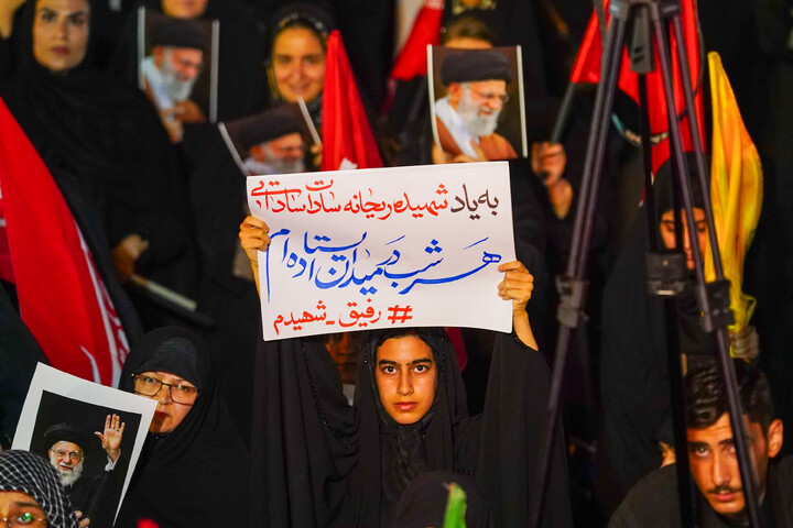 تصاویر/ تجمع با شکوه مردم شریف نیروگاه قم در آستانه تشییع رهبر شهد در شهر مقدس قم