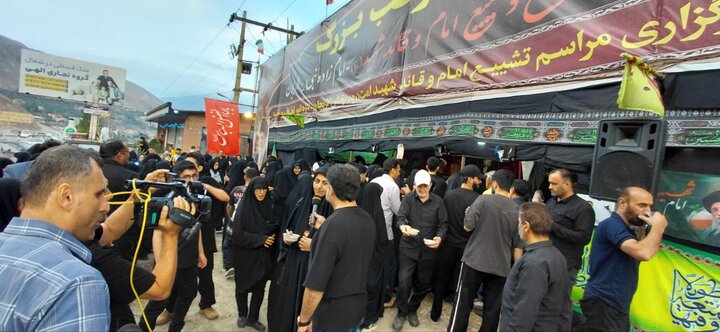 تصاویر/ خدمت رسانی در موکب لاریجانی ها به راهیان بدرقه تاریخی رهبر شهید (ره)