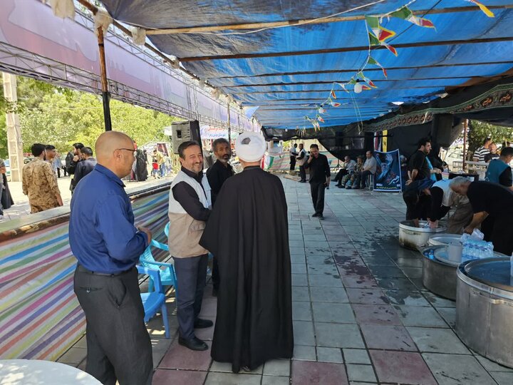 تصاویر / بازدید امام جمعه بویین زهرا از مواکب خدمت رسان به زائران مراسم تشییع رهبر شهید انقلاب اسلامی ایران -عکاس خانم جوشقانی