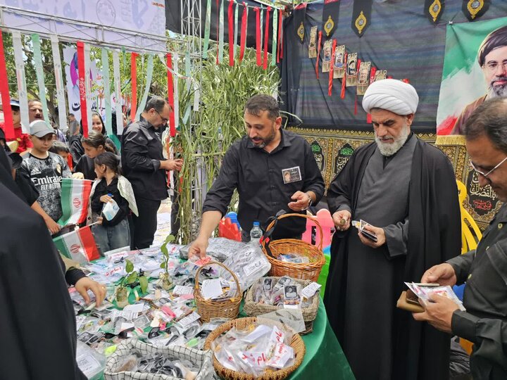 تصاویر / بازدید امام جمعه بویین زهرا از مواکب خدمت رسان به زائران مراسم تشییع رهبر شهید انقلاب اسلامی ایران -عکاس خانم جوشقانی