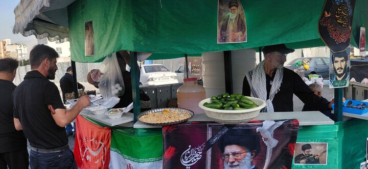 تصاویر/ خدمت رسانی موکب شورای جهادی آمل، به راهیان بدرقه رهبر شهید (ره)